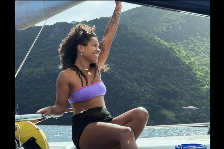 Les Saintes – Upptäck med segelkatamaran, musik, sköldpaddor och aperitif!Les Saintes - Seglande katamaraner, musik, sköldpaddor och en aperitif!