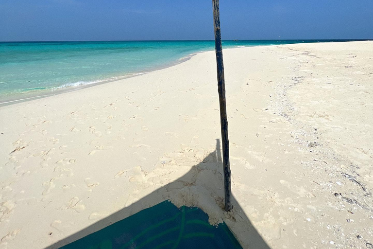 Isola della prigione e banco di sabbia della spiaggia di nakupenda