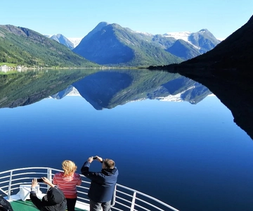 Från Balestrand: Fjordkryssning till Fjærland - tur och retur