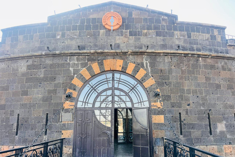 From Yerevan: Gyumri Day Trip with Black Fortress