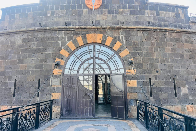 From Yerevan: Gyumri Day Trip with Black Fortress