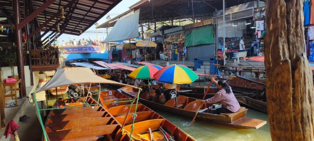 Bangkok:Maeklong Railway, Floating Market &Hidden Town