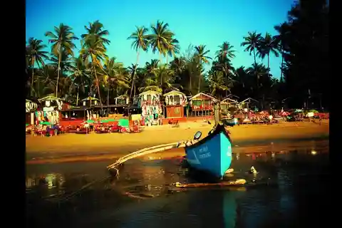 Goa: Baga Beach & The Basilica of Bom Jesus Highlights Tour