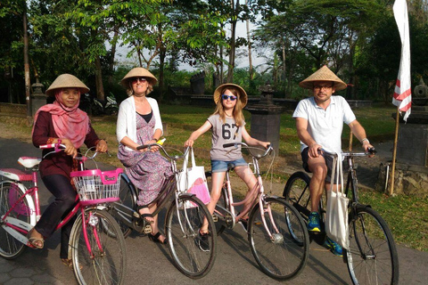 Yogyakarta: Borobudur beklimming naar de top Inclusief fietstocht