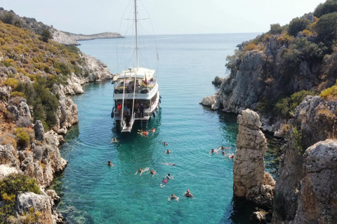 Kaş: Kekova Blue Cruise with Sunken City and 5 Swim Stops
