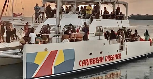 Montego Bay: Reggae Catamaran Cruise with Snorkeling