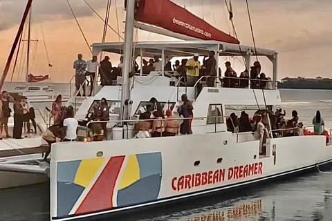 Montego Bay: Reggae Catamaran Cruise with Snorkeling