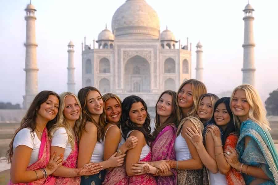 Ab Delhi: Private Tagestour zum Taj Mahal & Agra mit 5-Sterne-Mahlzeit. Foto: GetYourGuide