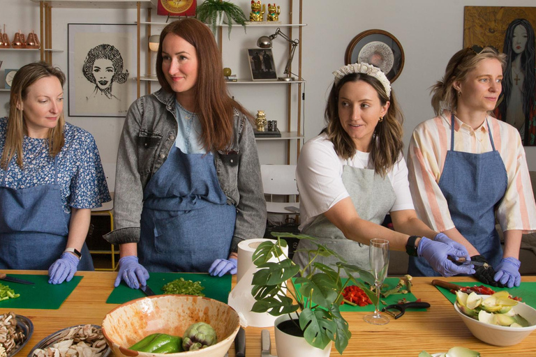 Autentyczna paella i sangria klasy premium na designerskim dachuAutentyczna paella i sangria w oszałamiającym lofcie na dachu