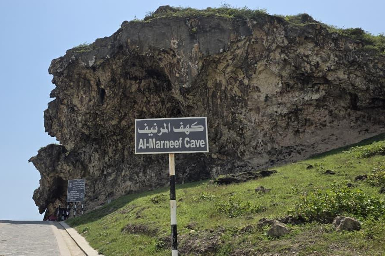 Salalah: Private 5-Day Dhofar Highlights Tour with Guide