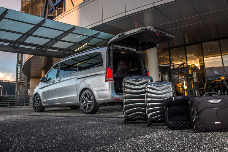 Rovaniemi: Airport Transfer by Private Van From Rovaniemi to Airport