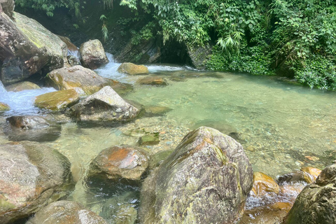 Pokhara : Expérience de baignade dans la rivière naturelle de l'Himalaya