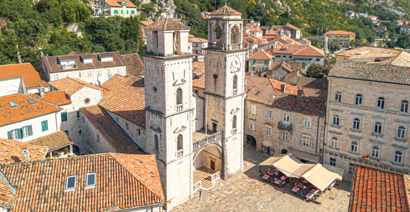 Kotor: Old Town Budva and Kotor Guided Tour with Transfers