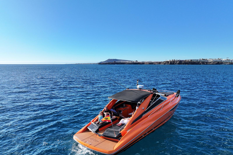 Lanzarote High-Performance Boat: Excursion to Isla de Lobos and Papagayo