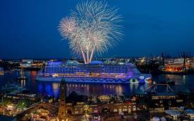 Hamburg: Light & Firework Show for the 835th Harbor Birthday