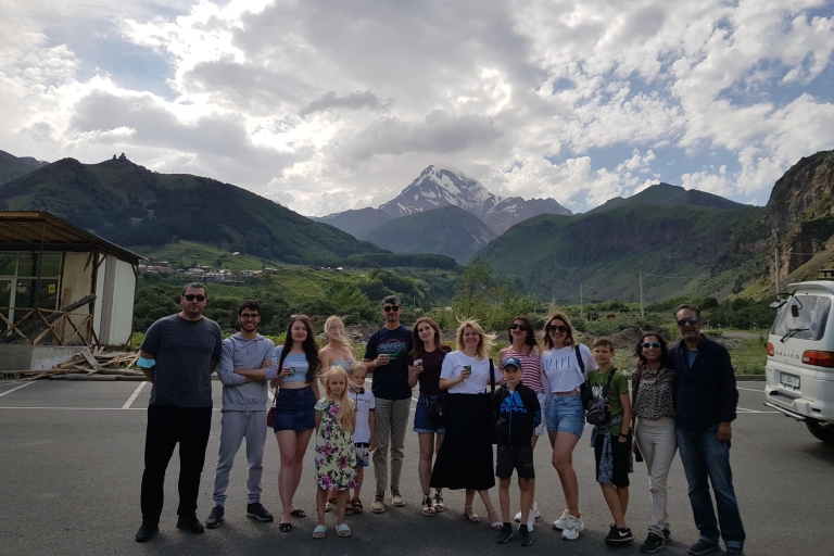Tour de día completo de Kazbegi desde la ciudad de Tiflis