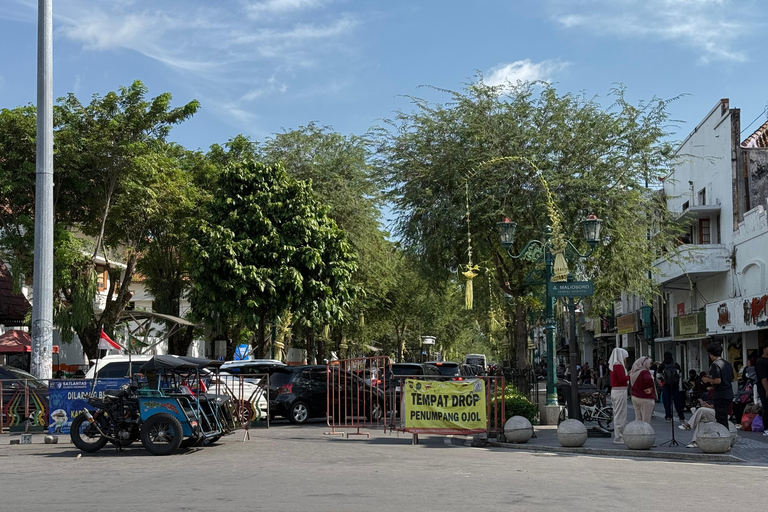 Yogyakarta: Sultan Palace and Water castle Guided Tour Water castle Guided Tour