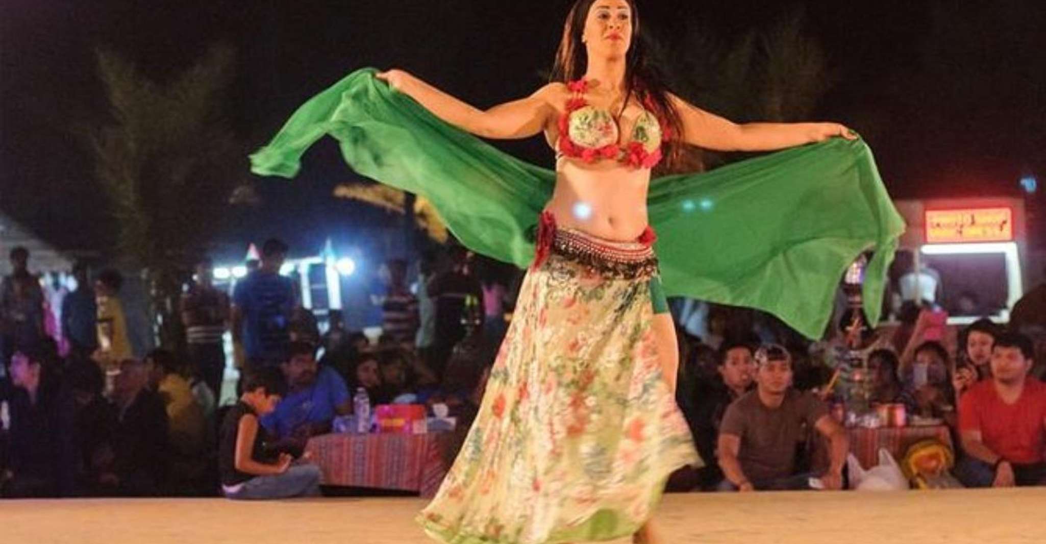 Dubai, Desert Ride, BBQ, Shows, Sandboarding, and Camel Ride - Hizvo