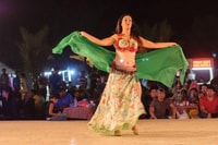 دبي ، ورحلة الصحراء ، و BBQ ، والعروض ، والخطوط الرملية ، و سباق الجمل - Hizvo
