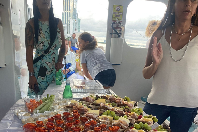 Miami : Croisière aventure avec Jetski, Tubing et boissonsForfait pour 8 personnes : Tour avec essence et frais de port de plaisance