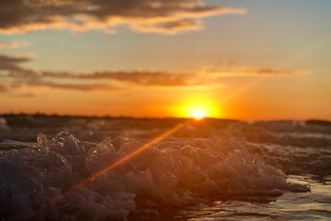 Hervey Bay: Relaxing Sunset Cruise with Champagne and Prawns