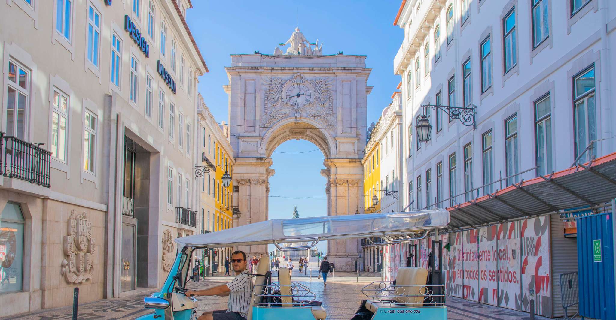 Lisbon: 3-hour tour in German to all viewpoints with a local guide