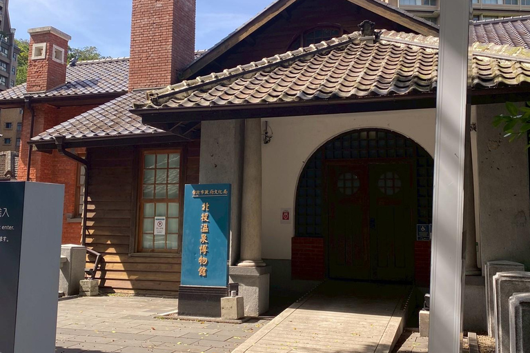 From Taipei: Beitou and Tamsui Private Day Tour 8-Hour Beitou and Tamsui Day Tour