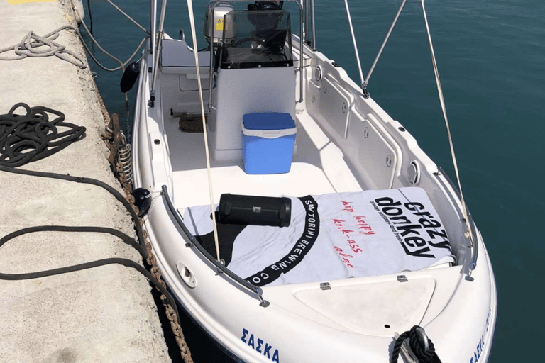 Santorini: Aluguel de barco sem licença com equipamento de mergulho com snorkel