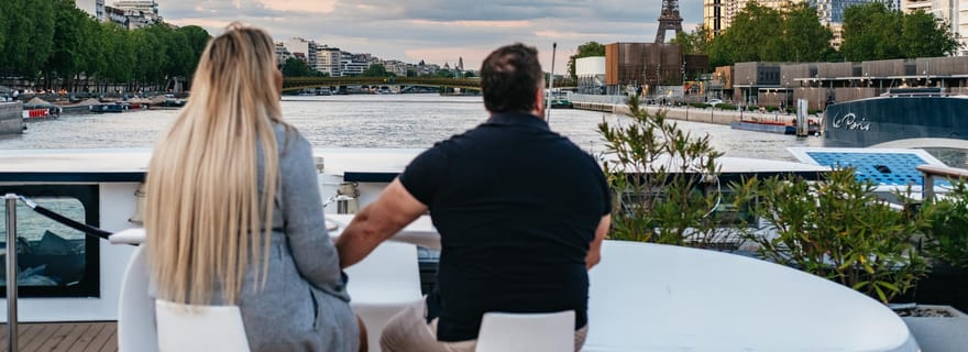Paris : Dîner-croisière gastronomique sur la Seine avec musique live