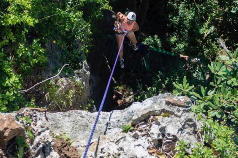 Nadi: zjazdy na linie, tyrolka i wycieczka do jaskiń z posiłkiemNadi: Zjazd na linie, tyrolka i zwiedzanie jaskiń z posiłkiem