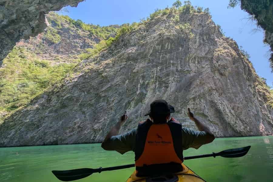 Kajak-Abenteuer auf dem Komani-See und dem Shala-Fluss. Foto: GetYourGuide Kajak-Abenteuer auf dem Komani-See und dem Shala-Fluss. Foto: GetYourGuide