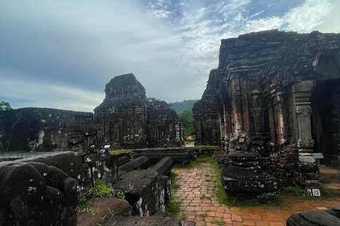 Hoi An: My Son Sanctuary Guided Tour with Lunch & Boat Trip Hoi an : My Son Sanctuary Guided tour. Lunch. boat trip