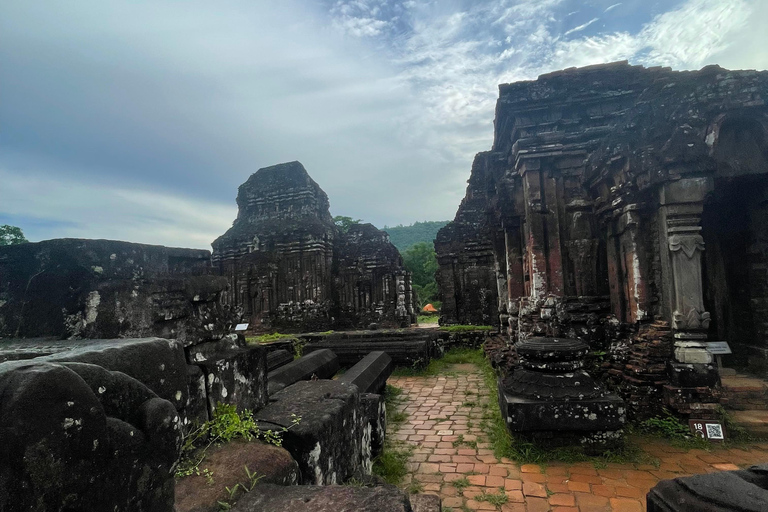 Hoi An: My Son Sanctuary Guided Tour with Lunch & Boat Trip Hoi an : My Son Sanctuary Guided tour. Lunch. boat trip