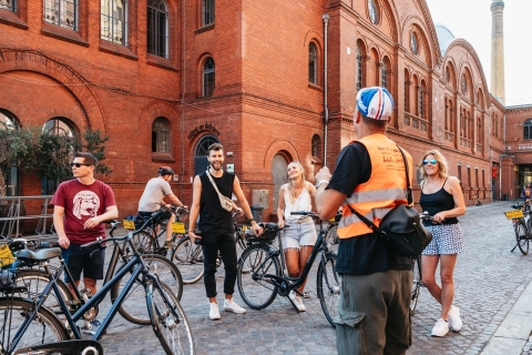 Berlín: tour en bici del Muro y la Guerra FríaTour compartido en neerlandés