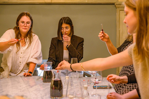 Experiência vinícola exclusiva em Florença: Cria o teu próprio vinho!