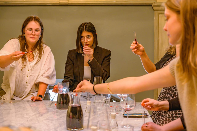 Experiência vinícola exclusiva em Florença: Cria o teu próprio vinho!