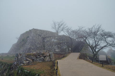Hyogo: Takeda Castle “Castle in Sky” Mountain Hiking Tour