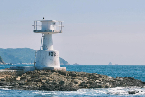 Hong Kong: Sai Kung Geopark Private Boat Tour & Pickup