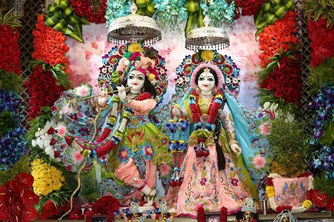 From Delhi: Private 1-day Mathura and Vrindavan Tour by Car