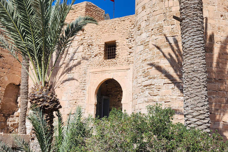 Samodzielna przejażdżka hulajnogą elektryczną po HoumetSouk: wolność gwarantowana!Przejażdżka hulajnogą elektryczną w HoumetSouk: wolność gwarantowana!