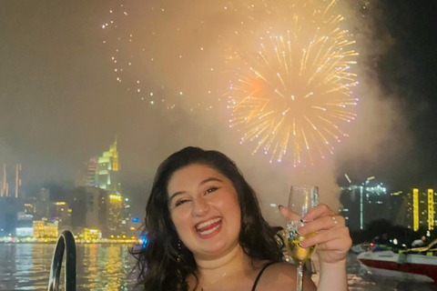 胡志明市：2026年除夕烟花快艇之旅团体游：除夕烟花快艇巡游