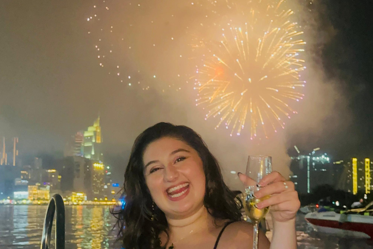 胡志明市：2026年除夕烟花快艇之旅团体游：除夕烟花快艇巡游