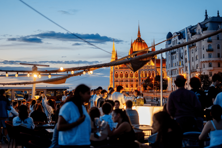 Budapest : croisière du Nouvel An avec forfait boissons à volontéCroisière du Nouvel An avec Akademia 3 Départ