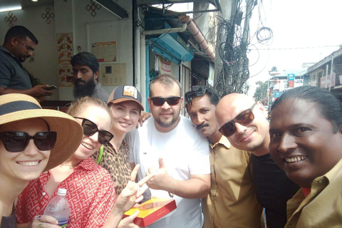 Passeio turístico local em Tuk-Tuk em Fortkochi