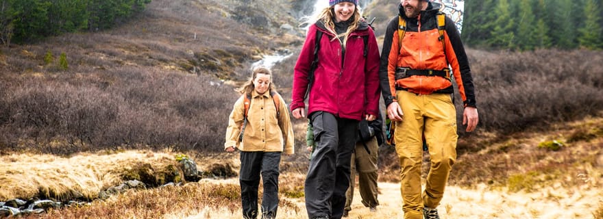 Depuis Isafjordur : Excursion d'une journée pour faire du wakeboard et de la randonnée