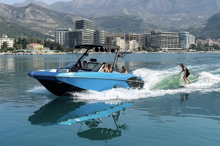 Budva: Wakesurfing guided experience on Axis A24 Towboat