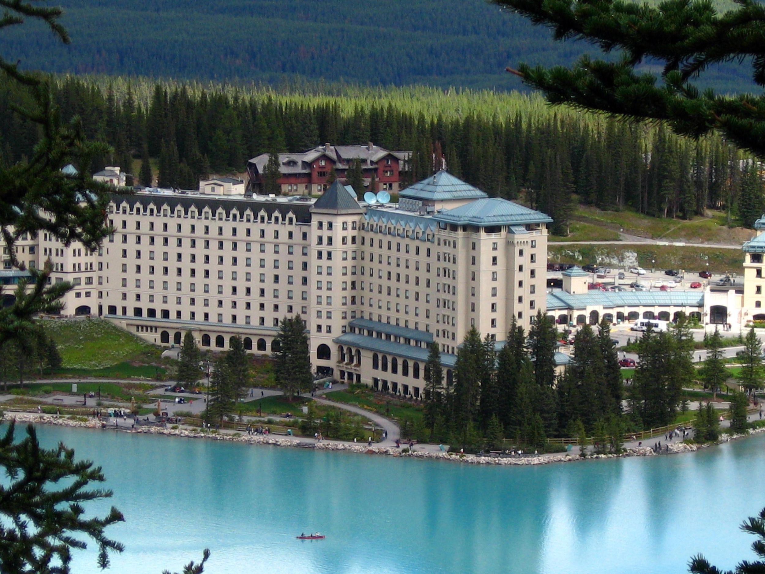 Minivan Airport Shuttle: Lake Louise  Calgary