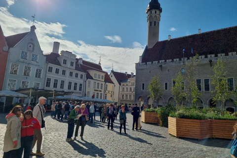 Tallinn: Old Town Highlights Tour with Audio Guide