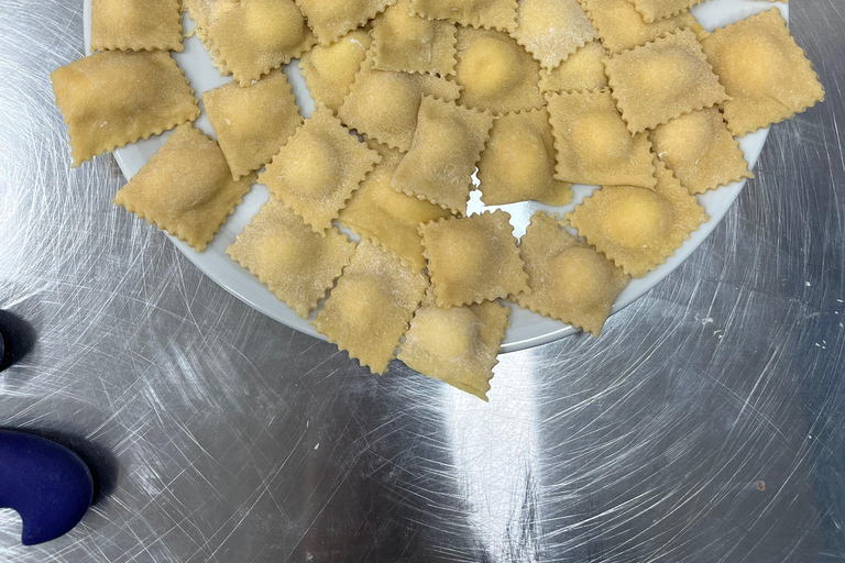 Neapol: lekcja gotowania makaronu i tiramisu z lokalnym szefem kuchni