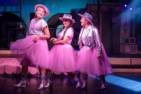 Ticket for the karaoke comedy "Tussitrip" at COMÖDIE Dresden